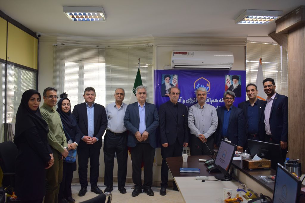 در بخش پایانی، حاضران بر لزوم شکل‌گیری همکاری‌های ساختاری میان خانه هم‌افزایی و نظام صنفی رایانه‌ای تأکید کردند و مقرر شد تفاهم‌نامه‌ای در این زمینه منعقد شود. محورهای پیشنهادی تفاهم‌نامه شامل تسهیل همکاری شرکت‌های عضو خانه هم‌افزایی با نظام صنفی، برگزاری نشست‌های تخصصی متناسب با نیازهای فناورانه اعضا و نیز اعلام نیازهای فناوری اطلاعات توسط شرکت‌های عضو به نظام صنفی رایانه‌ای است. همچنین توافق شد ظرفیت‌ها و خدمات شرکت‌های «انعکاس» و «فرتاک» به اعضای خانه معرفی شود و اقدامات لازم برای پیوستن خانه هم‌افزایی به کمیسیون آینده‌پژوهی استان دنبال گردد.